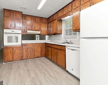 5639 Stewart Mill Road - Photo Thumbnail 4