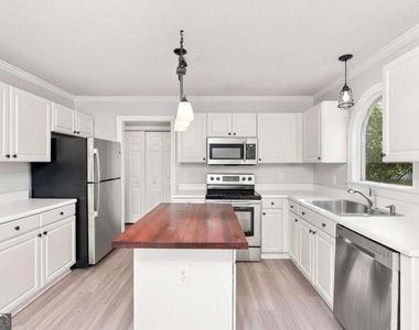 160 Thomas Crossing Drive - Photo Thumbnail 2