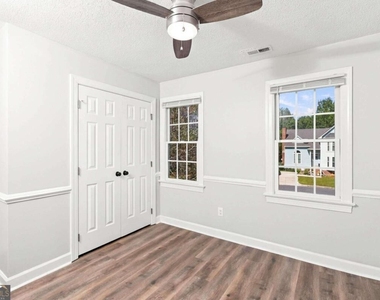 160 Thomas Crossing Drive - Photo Thumbnail 8