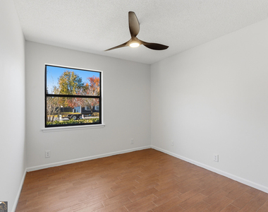 404 Westgate Circle - Photo Thumbnail 16