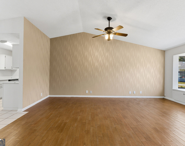 404 Westgate Circle - Photo Thumbnail 6