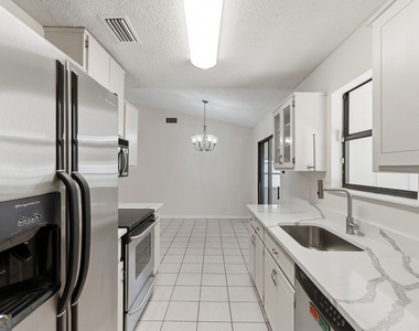 404 Westgate Circle - Photo Thumbnail 7