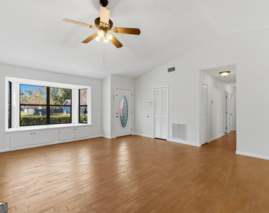 404 Westgate Circle - Photo Thumbnail 4