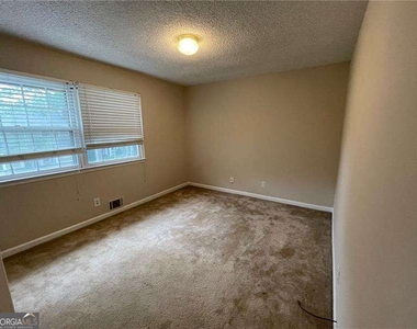 2762 Farmstead Road Se - Photo Thumbnail 14