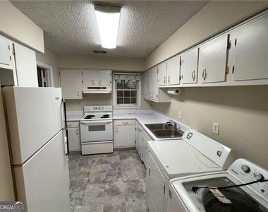 2762 Farmstead Road Se - Photo Thumbnail 8