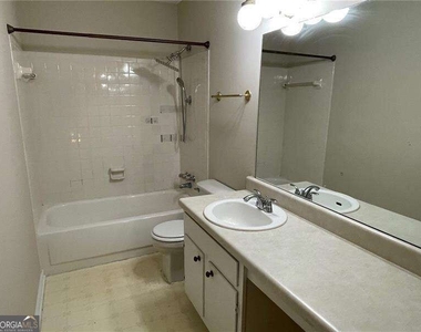 2762 Farmstead Road Se - Photo Thumbnail 17
