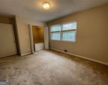 2762 Farmstead Road Se - Photo Thumbnail 12