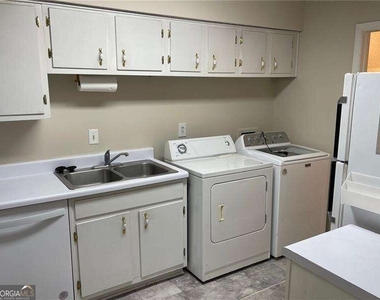 2762 Farmstead Road Se - Photo Thumbnail 7