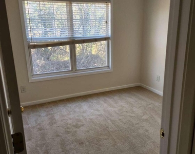 3874 Austin Park Lane Ne - Photo Thumbnail 11