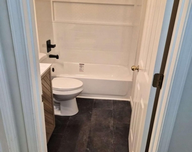3874 Austin Park Lane Ne - Photo Thumbnail 13