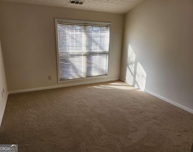 3874 Austin Park Lane Ne - Photo Thumbnail 15