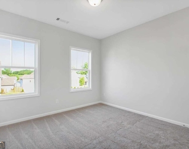 644 Stoneview Drive - Photo Thumbnail 17