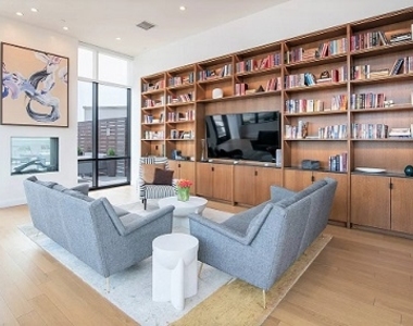 East 53rd Street - Photo Thumbnail 12