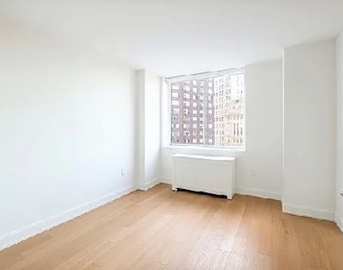 East 53rd Street - Photo Thumbnail 2