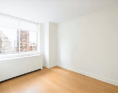 East 53rd Street - Photo Thumbnail 1
