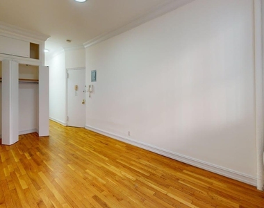 428 East 81st Street - Photo Thumbnail 4