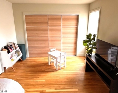 150 Country Club Dr - Photo Thumbnail 10
