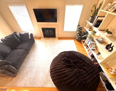 150 Country Club Dr - Photo Thumbnail 6