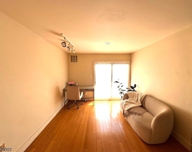 150 Country Club Dr - Photo Thumbnail 13