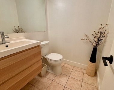 150 Country Club Dr - Photo Thumbnail 5