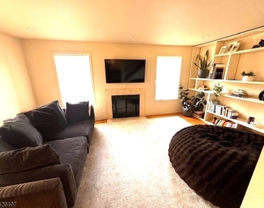 150 Country Club Dr - Photo Thumbnail 7