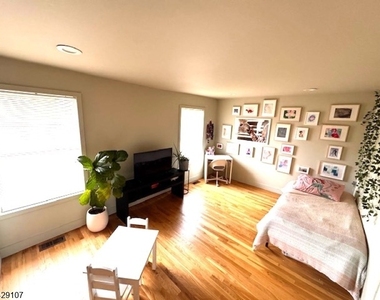 150 Country Club Dr - Photo Thumbnail 11