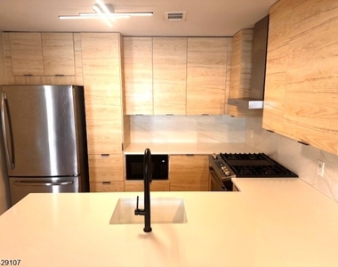 150 Country Club Dr - Photo Thumbnail 3