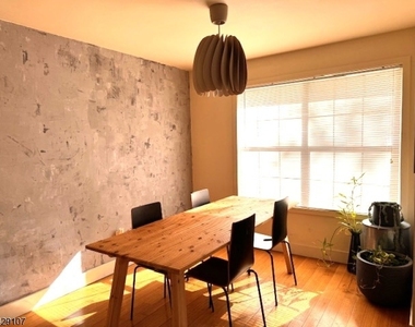 150 Country Club Dr - Photo Thumbnail 4