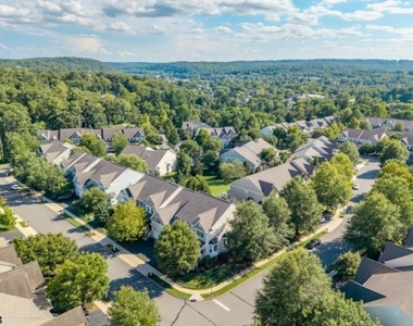 225 Holcombe Way - Photo Thumbnail 1