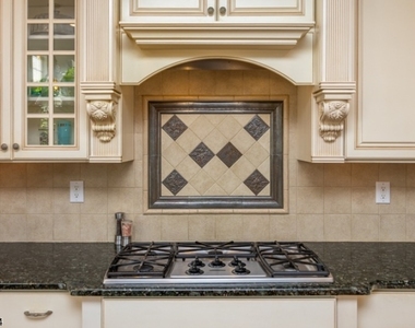 225 Holcombe Way - Photo Thumbnail 4