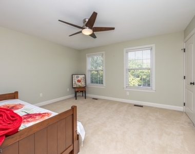 225 Holcombe Way - Photo Thumbnail 12