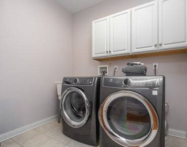 225 Holcombe Way - Photo Thumbnail 5