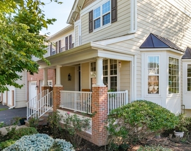 225 Holcombe Way - Photo Thumbnail 2