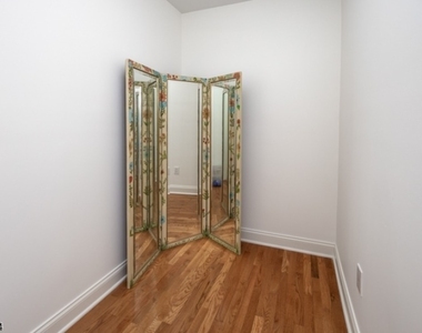 225 Holcombe Way - Photo Thumbnail 9