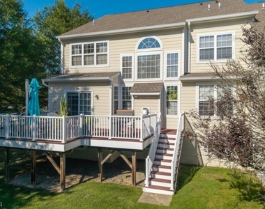 225 Holcombe Way - Photo Thumbnail 3