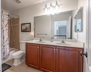 225 Holcombe Way - Photo Thumbnail 10