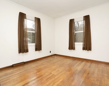 33 Abbott Rd - Photo Thumbnail 19