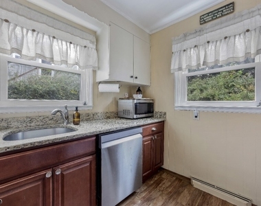 33 Abbott Rd - Photo Thumbnail 7