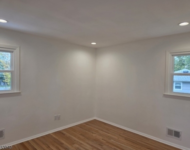 74 Fitzrandolph Rd - Photo Thumbnail 9