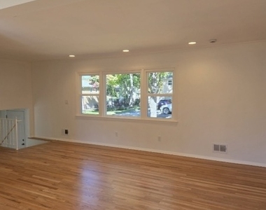 74 Fitzrandolph Rd - Photo Thumbnail 2