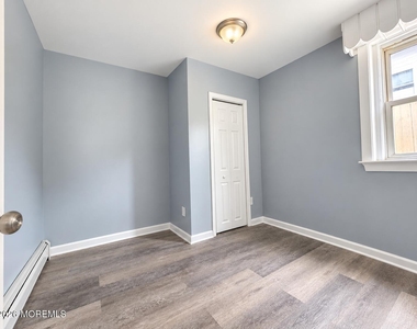 71 Oak Street - Photo Thumbnail 8