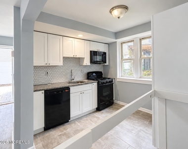 71 Oak Street - Photo Thumbnail 2