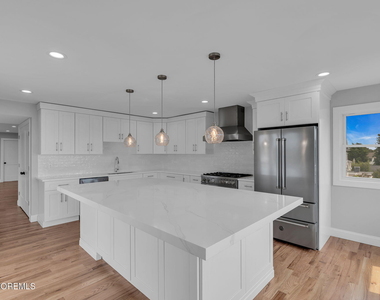 724 Bay Avenue - Photo Thumbnail 5