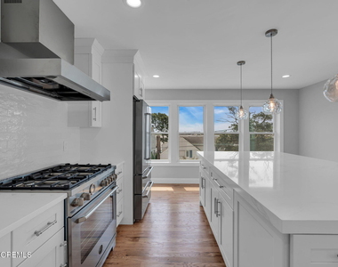 724 Bay Avenue - Photo Thumbnail 7