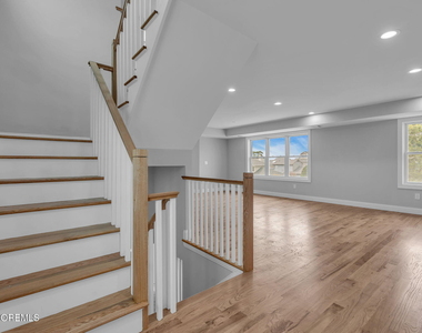 724 Bay Avenue - Photo Thumbnail 3