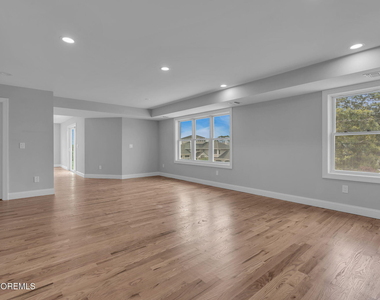 724 Bay Avenue - Photo Thumbnail 14