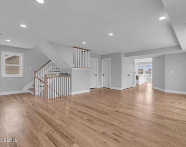 724 Bay Avenue - Photo Thumbnail 4