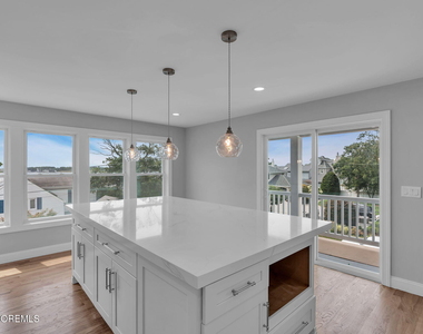 724 Bay Avenue - Photo Thumbnail 6