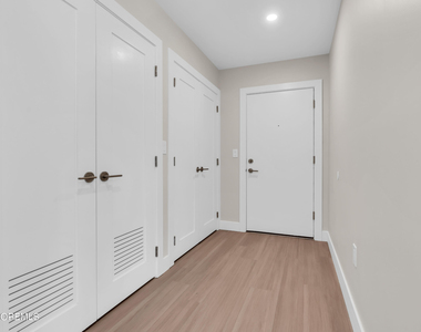 27 3rd Avenue - Photo Thumbnail 5