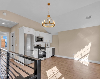 39 Seadrift Avenue - Photo Thumbnail 3